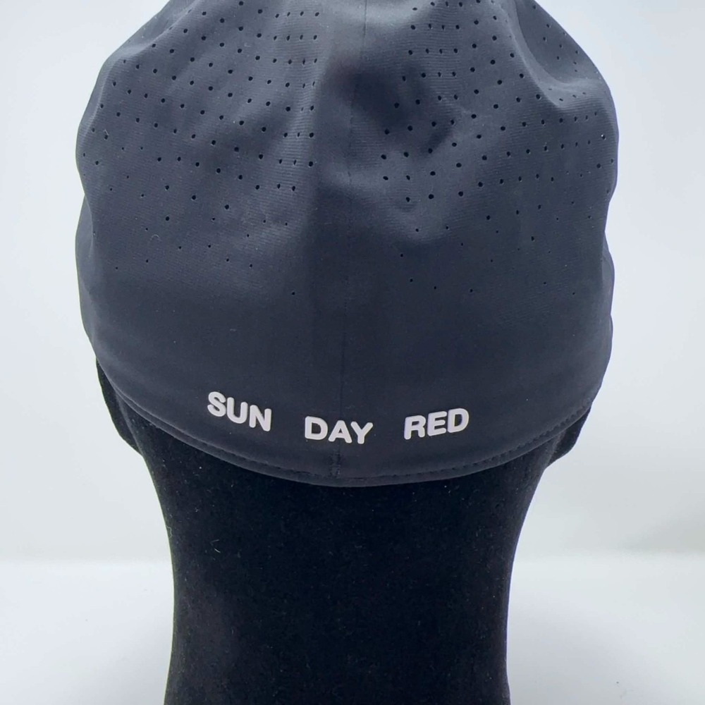 Sun Day Red Tiger Woods Performance Golf Hat Black Stretch Fit Perforated Cap L - Picture 4 of 10